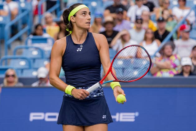 August 21, 2022, Mason, Ohio, USA: Caroline Garcia (FRA) prepares to serve during the championship of the Western and Southern Open at the Lindner Family Tennis Center, Mason, Oh. Mason USA - ZUMAs304 20220821_zaf_s304_025 Copyright: xScottxStuartx