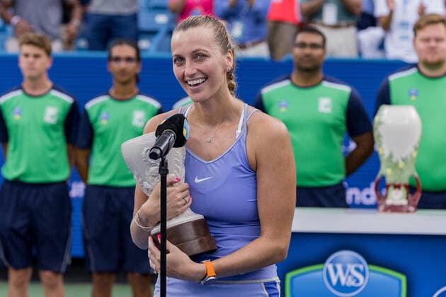 August 21, 2022, Mason, Ohio, USA: Petra Kvitova (CZE) receives the second place trophy at the championship of the Western and Southern Open at the Lindner Family Tennis Center, Mason, Oh. Mason USA - ZUMAs304 20220821_zaf_s304_056 Copyright: xScottxStuartx