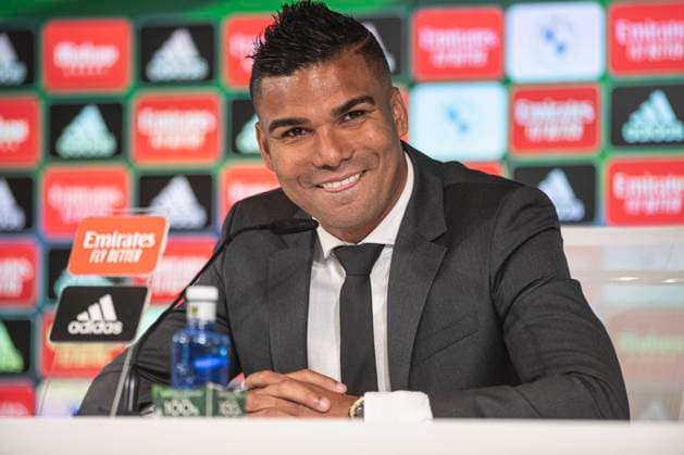 Sport Themen der Woche KW34 Sport Bilder des Tages 22.08.2022, Madrid, Spain. Carlos Casemiro and Florentino PÃ rez at the tribute and farewell to Carlos Casemiro at the Real Madrid Sports City on August 22, 2022 in Madrid, Spain. Madrid Cuidad deportiva Real Madrid Community of Madrid Spain *** 22 08 2022, Madrid, Spain Carlos Casemiro and Florentino PÃ rez at the tribute and farewell to Carlos Casemiro at the Real Madrid Sports City on August 22, 2022 in Madrid, Spain Madrid Cuidad deportiva Real Madrid Community of Madrid Spain  Copyright: xJustPictures.ch Eurasiax-xAlvaroxMedrandax