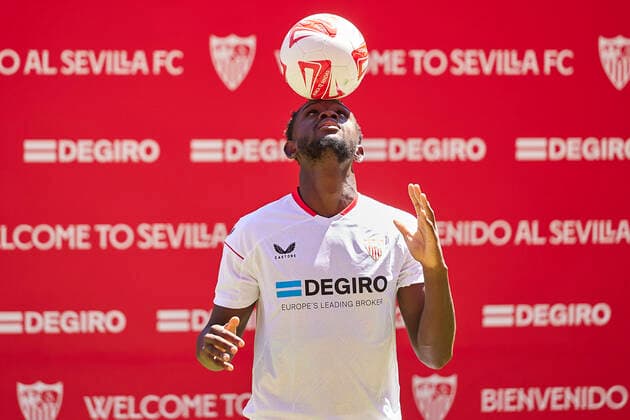 Sport Themen der Woche KW34 Sport Bilder des Tages Sevilla FC sign footballer Tanguy Nianzou, Seville, Spain Seville, Spain. 22nd, August 2022. Sevilla FC present the French footballer Tanguy Nianzou as a new signing at a press conference, PK, Pressekonferenz at the Ramon Sanchez-Pizjuan stadium in Seville. (Photo crediti: Gonzales Photo - Jesus Ruiz Medina). Seville Andalucia Spain Ramon Sanchez-Pizjuan  Copyright: xGonzalesxPhoto JesusxRuizxMedinax
