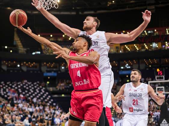 Maodo Lo (GER), Nikola Milutinov (SRB) 20.08.22, Hamburg, Deutschland vs. Serbien, FIBA, DBB, Basketball Supercup 2022 Â