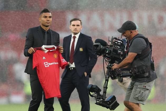 Sport Themen der Woche KW34 Sport Bilder des Tages Mandatory Credit: Photo by Paul Currie Shutterstock (13134297av) Casemiro of Manchester United, ManU is unveiled pre-match at Old Trafford. Manchester United v Liverpool, Premier League, Football, Old Trafford, Manchester, UK - 22 Aug 2022 EDITORIAL USE ONLY No use with unauthorised audio, video, data, fixture lists, club league logos or live services. Online in-match use limited to 120 images, no video emulation. No use in betting, games or single club league player publications. Manchester United v Liverpool, Premier League, Football, Old Trafford, Manchester, UK - 22 Aug 2022 EDITORIAL USE ONLY No use with unauthorised audio, video, data, fixture lists, club league logos or live services. Online in-match use limited to 120 images, no video emulation. No use in betting, games or single club league player publications.  Copyright: xPaulxCurrie Shutterstockx 13134297av