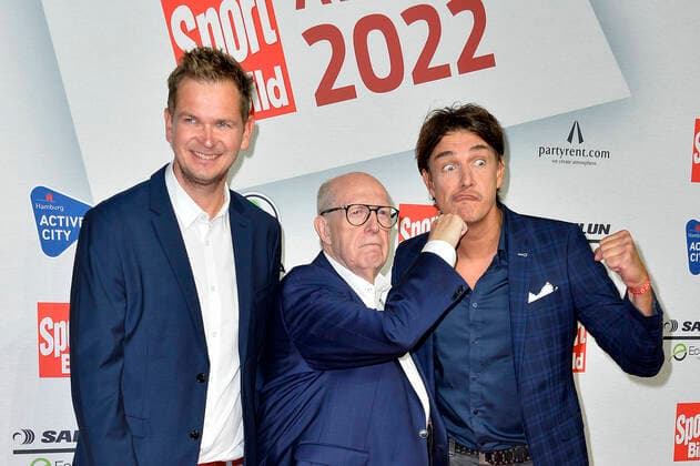 Marc Behrenbeck, Reiner Calmund und Matze Knop bei der Verleihung vom Bild Award am 22.08.2022 in Hamburg Sport Bild Award 2022 Verleihung in Hamburg