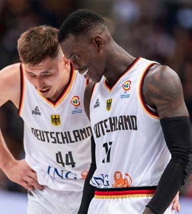 David Krämer (GER), Dennis Schröder (GER) 19.08.22, Hamburg, Deutschland vs. Tschechien, DBB, Basketball Supercup 2022 Â