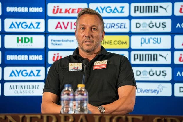 SOCCER - UEFA EL, Fenerbahce vs A.Wien ISTANBUL,TURKEY,24.AUG.22 - SOCCER - UEFA Europa League, play off, Fenerbahce Istanbul vs FK Austria Wien, preview, press conference, PK, Pressekonferenz A.Wien. Image shows head coach Manfred Schmid (A.WIen).  GEPAxpictures xJohannesxFriedl