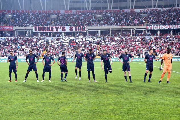 220825 Players of Malmö FF at lineup ahead of the UEFA Europa League play-off match between Sivasspor and Malmö FF on August 25, 2022 in Sivas. Photo: Christian Örnberg BILDBYRAN COP 166 CO0221 fotboll football soccer fotball uefa europa league play-off sivasspor malmö ff bbeng Copyright: CHRISTIANxÖRNBERG BB220825CO050