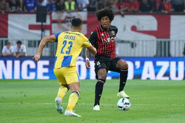 Dante (OGC Nice) - Eyal Golasa (Maccabi Tel Aviv) FOOTBALL : OGC Nice vs Maccabi Tel Aviv - Barrage retour de confÃ rence Ligue - Nice - 25 08 2022 NorbertScanella Panoramic 