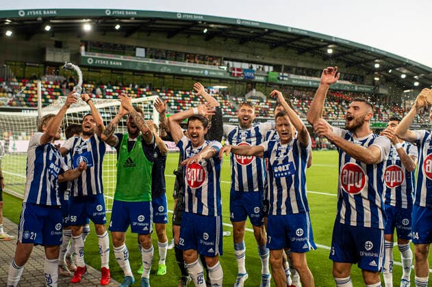 Silkeborg IF v HJK Helsinki, UEFA Europa League qualification, Silkeborg, Denmark Silkeborg, Denmark. 25th, August 2022. The players of HJK Helsinki celebrate the qualification to the UEFA Europa League group matches after the UEFA Europa League qualification match between Silkeborg IF and HJK Helsinki at JYSK Park in Silkeborg. Silkeborg Denmark  Copyright: xGonzalesxPhoto MortenxKjaerx