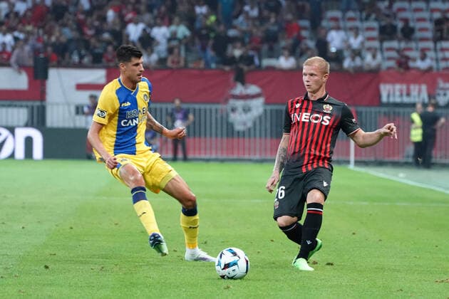 Melvin Bard (OGC Nice) FOOTBALL : OGC Nice vs Maccabi Tel Aviv - Barrage retour de confÃ rence Ligue - Nice - 25 08 2022 NorbertScanella Panoramic 