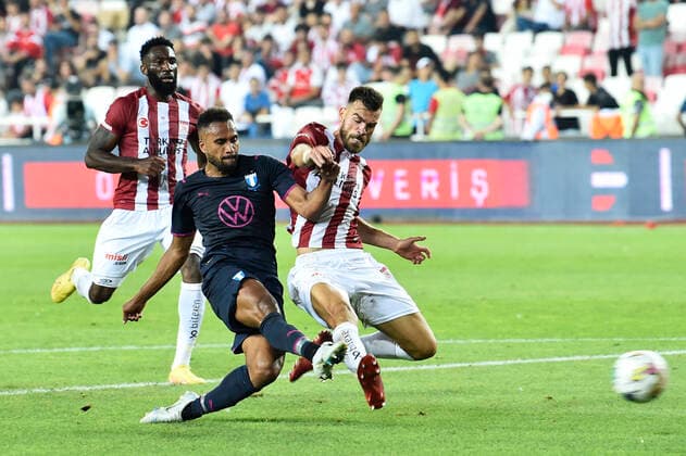 220825 Isaac Kiese Thelin of Malmö FF scores 0-2 during the UEFA Europa League play-off match between Sivasspor and Malmö FF on August 25, 2022 in Sivas. Photo: Christian Örnberg BILDBYRAN COP 166 CO0221 fotboll football soccer fotball uefa europa league play-off sivasspor malmö ff bbeng Copyright: CHRISTIANxÖRNBERG BB220825CO075