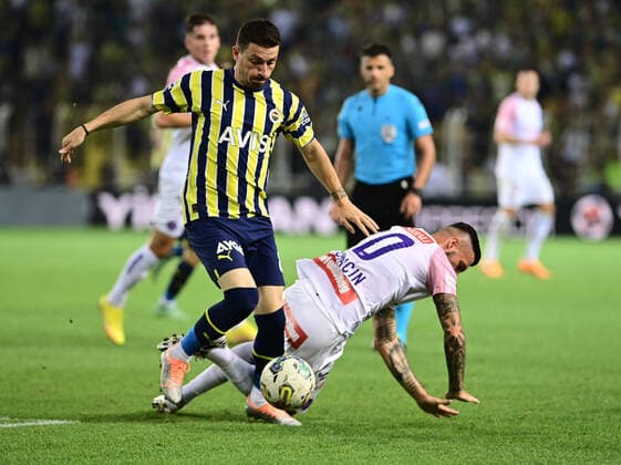 Mert Hakan Yandas (L) of Fenerbahce and Marco Djuricin (R) of Austria Wien during the UEFA Europa League Play-Off second leg match between Fenerbahce and Austria Wien at Ulker Stadium in Istanbul, Turkey on August 25, 2022. ( Photo by Seskimphoto ) Fenerbahce v Austria Wien - UEFA Europa League - Play-off second leg match 