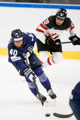 Noora Tulus 40, FIN, Sarah Nurse 20, CAN during 2022 IIHF Ice hockey, Eishockey Women s World Championship, WM, Weltmeisterschaft match between Finland and Canada at the Kivk Arena on 25. August 2022 in Herning, Denmark. (Tomi Hänninen Newspix24)  Copyright: xTomixHänninenx np24_3TH4192