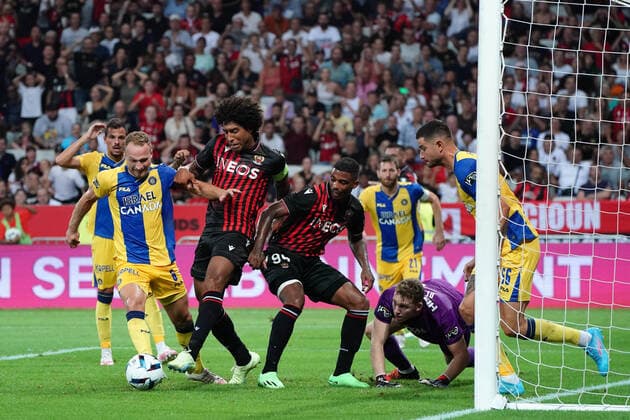 Mario Lemina (OGC Nice) - Dante (OGC Nice) - Daniel Peretz (Maccabi Tel Aviv) FOOTBALL : OGC Nice vs Maccabi Tel Aviv - Barrage retour de confÃ rence Ligue - Nice - 25 08 2022 NorbertScanella Panoramic 