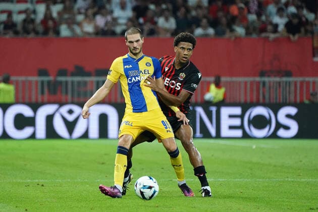 Jean Clair Todibo (OGC Nice) - Dorde Javanovic (Maccabi Tel Aviv) FOOTBALL : OGC Nice vs Maccabi Tel Aviv - Barrage retour de confÃ rence Ligue - Nice - 25 08 2022 NorbertScanella Panoramic 