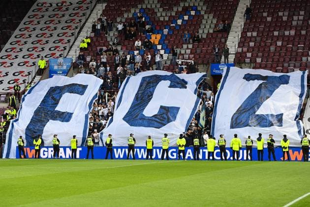 Heart of Midlothian v FC Zurich Europa League 25 08 2022. Play Off Second Leg The FC Zurich fans during the Europa League match between Heart of Midlothian and FC Zurich at Tynecastle Park, Edinburgh, Scotland on 25 August 2022. Editorial use only , Copyright: xMalcolmxMackenziex PSI-15818-0047