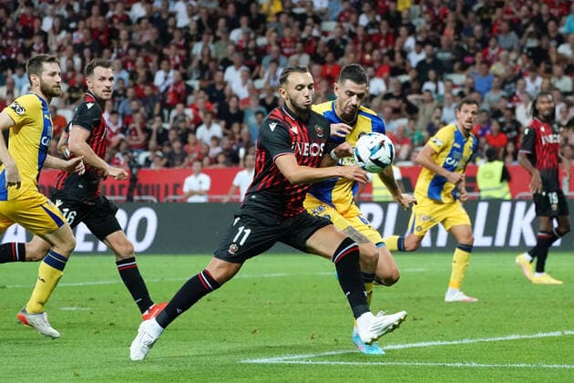 Amine Gouiri (OGC Nice) - Nir Bitton (Maccabi Tel Aviv) FOOTBALL : OGC Nice vs Maccabi Tel Aviv - Barrage retour de confÃ rence Ligue - Nice - 25 08 2022 NorbertScanella Panoramic 