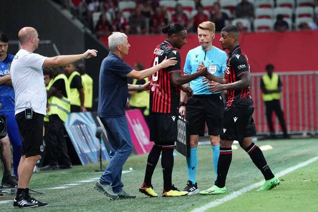 Lucien Favre (entraineur de l OGC Nice) - Pablo Rosario (OGC Nice) - Mario Lemina (OGC Nice) FOOTBALL : OGC Nice vs Maccabi Tel Aviv - Barrage retour de confÃ rence Ligue - Nice - 25 08 2022 NorbertScanella Panoramic 