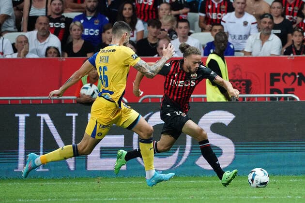Billal Brahimi (OGC Nice) - Nir Bitton (Maccabi Tel Aviv) FOOTBALL : OGC Nice vs Maccabi Tel Aviv - Barrage retour de confÃ rence Ligue - Nice - 25 08 2022 NorbertScanella Panoramic 