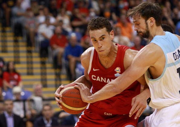 August 25, 2022, VICTORIA, BC, CAN: Canada s Dwight Powell is guarded by Argentina s Marcos Delia during second half action of the FIBA Basketball World Cup 2023 Americas Qualifiers in Victoria, B.C., on Thursday, August 25, 2022. Dwight Powell,Marcos Delia  - ZUMAc35_ 20220825_zaf_c35_207 Copyright: xChadxHipolitox