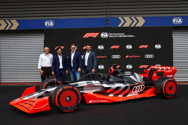 Bilder des Jahres 2022, Sport 08 August Sport Themen der Woche KW34 Sport Bilder des Tages DOMENICALI Stefano (ita), Chairman and CEO Formula One Group FOG, BEN SULAYEM Mohammed (uae), President of the FIA, DUESMANN Markus (ger), CEO of Audi, HOFFMAN Oliver (ger), Chief Technical Officer of Audi, portrait during the Formula 1 Rolex Belgian Grand Prix 2022, 14th round of the 2022 FIA Formula One World Championship, WM, Weltmeisterschaft from August 26 to 28, 2022 on the Circuit de Spa-Francorchamps, in Francorchamps, Belgium - F1 - BELGIAN GRAND PRIX 2022 DPPI Panoramic  00122033__DEL9413.JPG_
