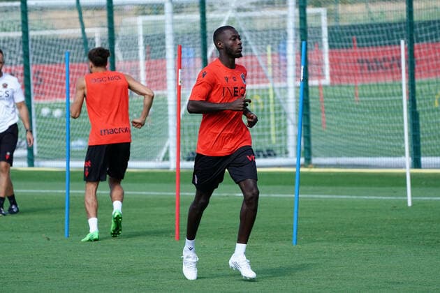 Nicolas Pepe (OGC Nice) FOOTBALL : Entrainement de l™OGC Nice - Nice - 26 08 2022 NorbertScanella Panoramic 