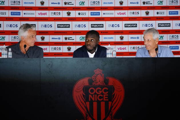 Jean Pierre Rivere (president de l OGC Nice) - Nicolas Pepe (OGC Nice) - Lucien Favre (entraineur de l OGC Nice) FOOTBALL : PrÃ sentation de Nicolas Pepe - Nice - 26 08 2022 NorbertScanella Panoramic 
