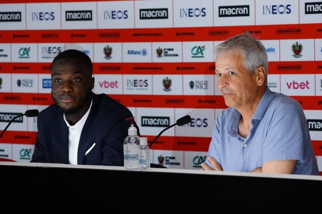 Nicolas Pepe (OGC Nice) - Lucien Favre (entraineur de l OGC Nice) FOOTBALL : PrÃ sentation de Nicolas Pepe - Nice - 26 08 2022 NorbertScanella Panoramic 