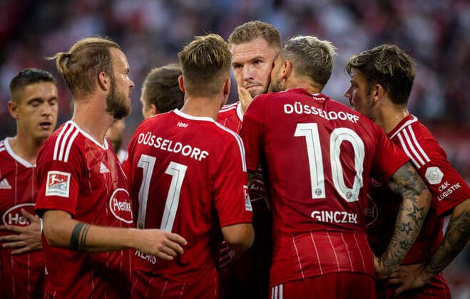 Bilder des Jahres 2022, Sport 08 August Sport Themen der Woche KW34 Sport Bilder des Tages Torjubel: Andre Hoffmann (F95) bekommt einen Kuss von Daniel Ginczek (F95) Fortuna Düsseldorf - Jahn Regensburg 26.08.2022, Fussball; Saison 2022 23 Foto: Moritz Müller *** Goal celebration Andre Hoffmann F95 gets a kiss from Daniel Ginczek F95 Fortuna Düsseldorf Jahn Regensburg 26 08 2022, football season 2022 23 photo Moritz Müller