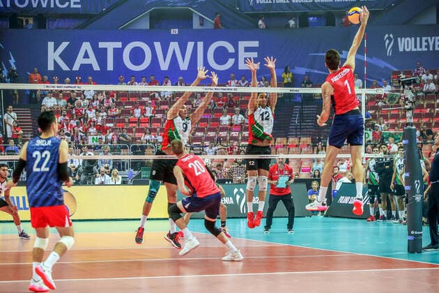 26.08.2022 KATOWICE SPODEK POLSKA (KIBICEATOWICE POLAND ) SIATKOWKA MEZCZYZN ( MEN S VOLLEYBALL ) FIVB MISTRZOSTWA SWIATA W PILCE SIATKOWEJ MEZCZYZN POLSKA - SLOWENIA 2022 ( FIVB MEN S World Championship, WM, Weltmeisterschaft 2022) MECZ MEKSY - USA ( GAME MEXICO - USA ) NZ ILUSTRACJA BOISKO ATAK MATTHEW ANDERSON W BLOKU MANUEK RODRIGUEZ , MAURO ISAC FUENTES FOTO JAKUB PIASECKI CYFRASPORT NEWSPIX.PL --- Newspix.pl  20220826CSJP3020