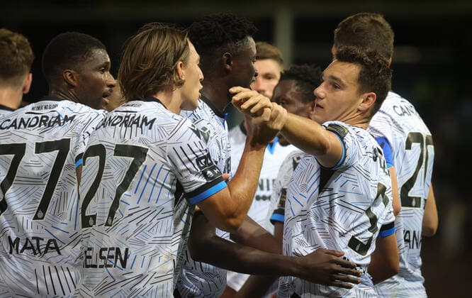 Club s Ferran Jutgla celebrates after scoring during a soccer match between Sporting Charleroi and Club Brugge KV, Friday 26 August 2022 in Charleroi, on day 6 of the 2022-2023 Jupiler Pro League first division of the Belgian championship. VIRGINIExLEFOUR  x41128840x