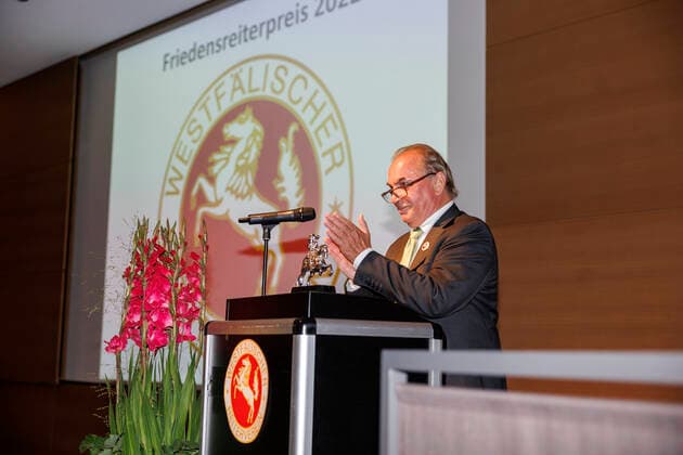 MÜNSTER - Turnier der Sieger 2022, MÜNSTER - Turnier der Sieger 2022 SNOEK Hendrik (Veranstalter) Verleihung Friedensreiterpreis Münster, Mövenpick Hotel 26. August 2022 -