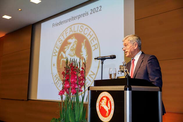 MÜNSTER - Turnier der Sieger 2022, MÜNSTER - Turnier der Sieger 2022 HOFMANN Peter ( Veranstalter Mannheim Maimarkt) Verleihung Friedensreiterpreis Münster, Mövenpick Hotel 26. August 2022 -