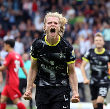 Sport Themen der Woche KW34 Sport Bilder des Tages 27.08.08.22 Viktoria Köln - TSV 1860 München Deutschland, Köln, 27.08.2022, Fussball, 3. Liga, Viktoria Köln - TSV 1860 München: Jesper Verlaat (TSV 1860 München); Jubel Tor 1:1 Verlaat. *** 27 08 08 22 Viktoria Köln TSV 1860 Munich Germany, Cologne, 27 08 2022, football, 3 league, Viktoria Köln TSV 1860 Munich Jesper Verlaat TSV 1860 Munich cheer goal 1 1 Verlaat
