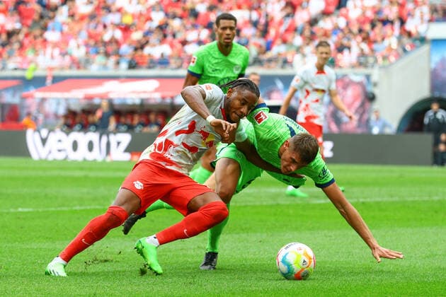 Sport Themen der Woche KW34 27.08.2022, xtgx, Fussball 1. Bundesliga, RB Leipzig - VfL Wolfsburg emspor, v.l. Christopher Nkunku (Leipzig, 18), Micky van den Ven (Wolfsburg, 5) Zweikampf, Duell, Kampf, tackle (DFL DFB REGULATIONS PROHIBIT ANY USE OF PHOTOGRAPHS as IMAGE SEQUENCES and or QUASI-VIDEO) Leipzig *** 27 08 2022, xtgx, football 1 Bundesliga, RB Leipzig VfL Wolfsburg emspor, v l Christopher Nkunku Leipzig, 18 , Micky van den Ven Wolfsburg, 5 duel, duel, fight, tackle DFL DFB REGULATES PROHIBIT ANY USE OF PHOTOGRAPHS as IMAGE SEQUENCES and or QUASI VIDEO Leipzig