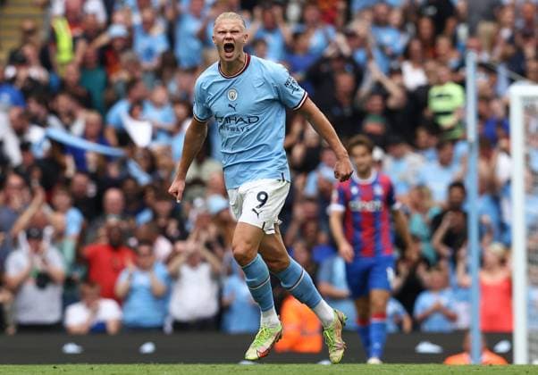 Sport Themen der Woche KW34 Sport Bilder des Tages Manchester, England, 27th August 2022. Erling Haaland of Manchester City celebrates scoring their second goal during the Premier League match at the Etihad Stadium, Manchester. Picture credit should read: Darren Staples Sportimage EDITORIAL USE ONLY. No use with unauthorised audio, video, data, fixture lists, club league logos or live services. Online in-match use limited to 120 images, no video emulation. No use in betting, games or single club league player publications. SPI-1820-0011