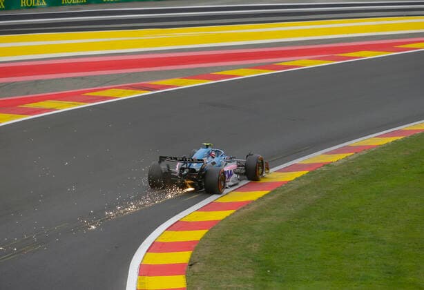 August 27, 2022: Alpine 31 Esteban Ocon from France sprays sparks during qualifying for the F1 Rolex Grand Prix of Belgium at Circuit de Spa-Francorchamps in Francorchamps, Belgium. CSM Francorchamps Belgium - ZUMAc04_ 20220827_zaf_c04_023 Copyright: xJustinxCooperx