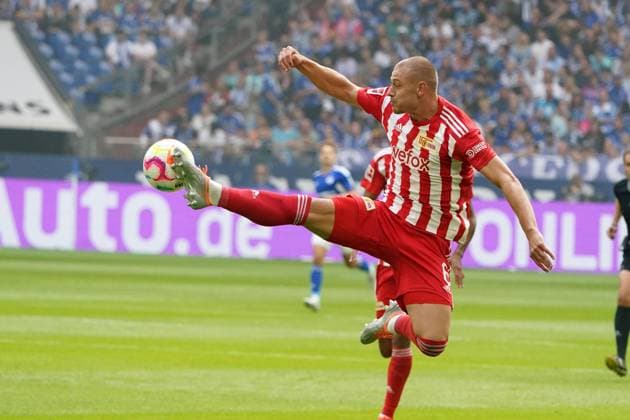 Sport Themen der Woche KW34 Sport Bilder des Tages Fussball, 1.BL Saison 2022 2023, FC Schalke 04 vs Union Berlin 27.08.2022, Veltinsarena Gelsenkirchen, Julian Ryerson Union Berlin , Aktion, Einzelbild *** Football, 1 BL season 2022 2023, FC Schalke 04 vs Union Berlin 27 08 2022, Veltinsarena Gelsenkirchen, Julian Ryerson Union Berlin , action, single image