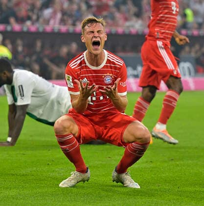 Sport Themen der Woche KW34 Sport Bilder des Tages 27.08.2022, Fussball 1. Bundesliga 2022 2023, 04.Spieltag, FC Bayern München - Borussia Mönchengladbach, in der Allianz-Arena München. Joshua Kimmich (FC Bayern München) ist unzufrieden, Er ärgert sich ***DFL and DFB regulations prohibit any use of photographs as image sequences and or quasi-video.*** *** 27 08 2022, Football 1 Bundesliga 2022 2023, 04 Matchday, FC Bayern Munich Borussia Mönchengladbach, at Allianz Arena Munich Joshua Kimmich FC Bayern Munich is unhappy, He is annoyed DFL and DFB regulations prohibit any use of photographs as image sequences and or quasi video