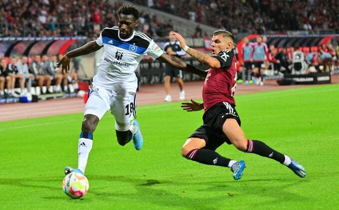 Sport Themen der Woche KW34 Sport Bilder des Tages 27.08.2022 - Fussball - Saison 2022 2023 - 2. Fussball - Bundesliga - 06. Spieltag: 1. FC Nürnberg FCN ( Club ) - Hamburger SV HSV - Sportfoto Zink - DFL regulations prohibit any use of photographs as image sequences and or quasi-video - only for editorial use - Bakery Jatta (18, Hamburger SV HSV ) Christoph Daferner (33, 1. FC Nürnberg FCN ) *** 27 08 2022 Football season 2022 2023 2 Football Bundesliga 06 Matchday 1 FC Nürnberg FCN Club Hamburger SV HSV Sportfoto Zink DFL regulations prohibit any use of photographs as image sequences and or quasi video only for editorial use Bakery Jatta 18, Hamburger SV HSV Christoph Daferner 33, 1 FC Nürnberg FCN