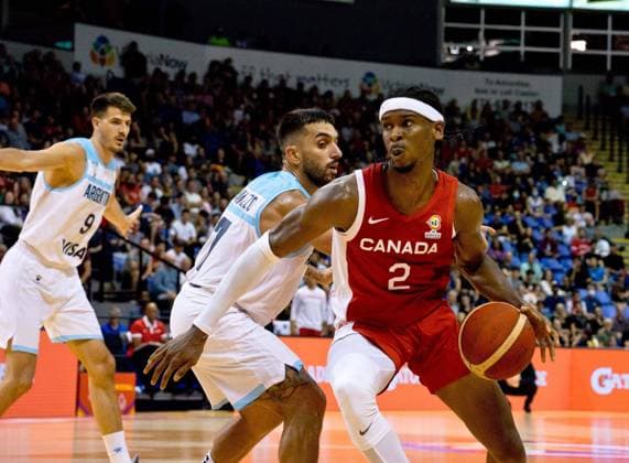 Victoria, British Columbia, Canada, August 25th 2022: Shai Gilgeous-Alexander (2 Canada) drives past Facundo Campazzo (7 Argentina) during the FIBA Basketball World Cup 2023 Qualifiers between Canada and Argentina on August 25th, 2022 at the Save-On-Foods Memorial Centre in Victoria, British Columbia, Canada. (Amy Elle SPP) Copyright: xAmyxElle SPPx spp-en-AmEl-DSC04606