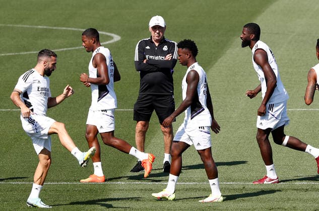 Entrenamiento del Real Madrid. En la imagen, Ancelotti, Alaba, Rudiger, Carvajal y Vinicius. Real Madrid training session. In this picture, Ancelotti, Alaba, Rudiger, Carvajal and Vinicius. FOTO:xJOSExA.xGARCIA 