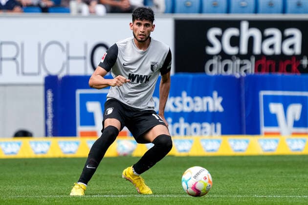Ricardo Pepi (FCA, 18), am Ball, Freisteller, Ganzkörper, Einzelbild, Einzelfoto, Aktion, Action, 27.08.2022, Sinsheim (Deutschland), Fussball, Bundesliga, TSG 1899 Hoffenheim - FC Augsburg, 27.08.2022, Sinsheim (Deutschland), Fussball, Bundesliga, TSG 1899 Hoffenheim - FC Augsburg, DFB DFL REGULATIONS PROHIBIT ANY USE OF PHOTOGRAPHS AS IMAGE SEQUENCES AND OR QUASI-VIDEO.