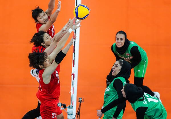 Sport Themen der Woche KW34 Sport Bilder des Tages Volleyball, AVC Cup, Taiwan - Iran (220828) -- PASIG CITY, Aug. 28, 2022 -- Players from Iran (R) and Chinese Taipei compete during the 5-8th classification match in the 2022 AVC Cup for Women at the Philsports Arena in Pasig City, the Philippines, Aug. 28, 2022. ) (SP)THE PHILIPPINES-PASIG CITY-VOLLEYBALL-AVC CUP-WOMEN-TPE VS IRI ROUELLExUMALI 