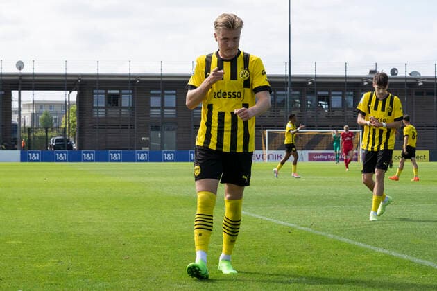 Sonntag, 28.08.2022 Saison 2022 2023 3. Spieltag A-Junioren-Bundesliga U19-Bundesliga im BVB Fussballpark Hohenbuschei, Dortmund, Deutschland. BV Borussia Dortmund U19 - Rot Weiss Essen U19. Julian Rijkhoff (Borussia Dortmund U19 9)