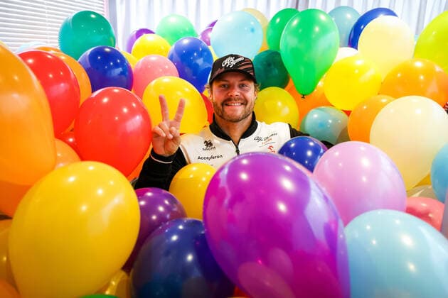 Bilder des Jahres 2022, Sport 08 August Sport Themen der Woche KW34 Sport Bilder des Tages BOTTAS Valtteri (fin), Alfa Romeo F1 Team ORLEN C42, portrait celebrating birthday during the Formula 1 Rolex Belgian Grand Prix 2022, 14th round of the 2022 FIA Formula One World Championship, WM, Weltmeisterschaft from August 26 to 28, 2022 on the Circuit de Spa-Francorchamps, in Francorchamps, Belgium - F1 - BELGIAN GRAND PRIX 2022 - RACE DPPI Panoramic  20220828_G00D6984