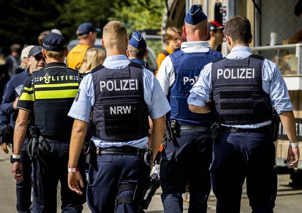 SPA - Dutch, German and Belgian police officers in the run-up to the F1 Grand Prix of Belgium at the Spa-Francorchamps circuit on August 29, 2022 in Spa, Belgium. REMKO DE WAAL F1 Grand Prix of Belgium 2022 xVIxANPxSportx xxANPxIVx