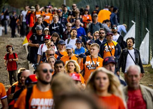 SPA - Fans of Max Verstappen walk on the track in the run-up to the F1 Grand Prix of Belgium at the circuit of Spa-Francorchamps on August 29, 2022 in Spa, Belgium. REMKO DE WAAL F1 Grand Prix of Belgium 2022 xVIxANPxSportx xxANPxIVx