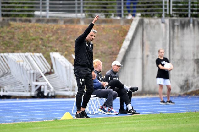 Fussball, Frauen, Saison 2022 2023, Regionalliga Nordost (1. Spieltag), FC Viktoria 1889 Berlin - 1. FC Union Berlin, Trainer Alejandro Prieto (Viktoria Berlin), 28.08. 2022, Copyright: xSebastianxRäppold MatthiasxKochx
