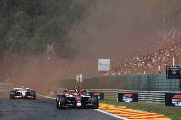 Sport Bilder des Tages 24 ZHOU Guanyu (chi), Alfa Romeo F1 Team ORLEN C42, action during the Formula 1 Rolex Belgian Grand Prix 2022, 14th round of the 2022 FIA Formula One World Championship, WM, Weltmeisterschaft from August 26 to 28, 2022 on the Circuit de Spa-Francorchamps, in Francorchamps, Belgium - F1 - BELGIAN GRAND PRIX 2022 - RACE DPPI Panoramic  G00D7483