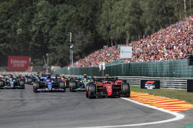 Start race 55 SAINZ Carlos (spa), Scuderia Ferrari F1-75, action 14 ALONSO Fernando (spa), Alpine F1 Team A522, action 44 HAMILTON Lewis (gbr), Mercedes AMG F1 Team W13, action during the Formula 1 Rolex Belgian Grand Prix 2022, 14th round of the 2022 FIA Formula One World Championship, WM, Weltmeisterschaft from August 26 to 28, 2022 on the Circuit de Spa-Francorchamps, in Francorchamps, Belgium - F1 - BELGIAN GRAND PRIX 2022 - RACE DPPI Panoramic G00D7496